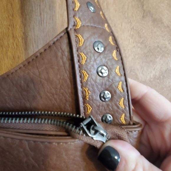 Wrangler Brown NWT Studded Hobo Fringe. Faux Leather. Western. - Picture 7 of 11